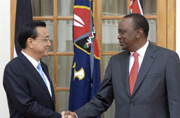 李克强与肯尼亚总统肯雅塔举行会谈