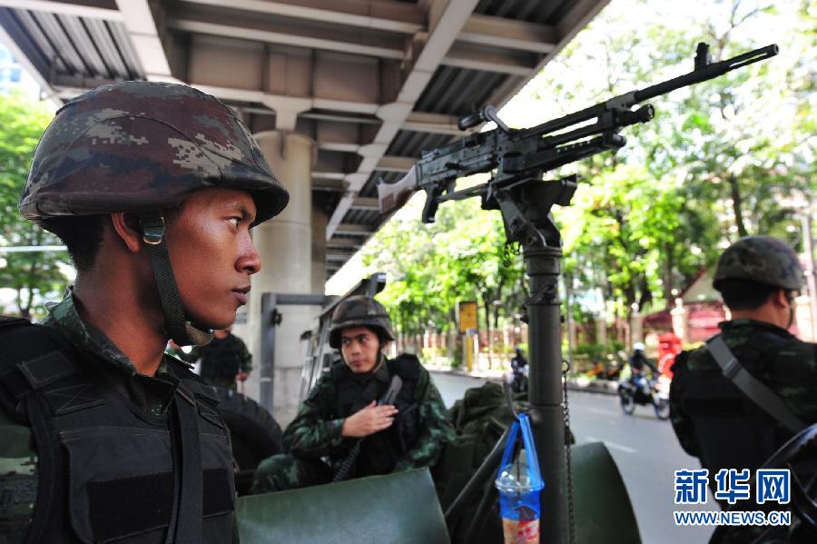泰国军方出手宣布全泰国戒严