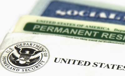 马英九绿卡确认失效 民进党嗜血穷追引争议