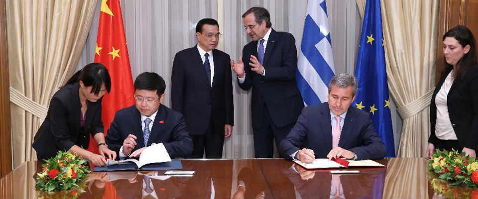 李克强与希腊总理萨马拉斯共同出席签字仪式