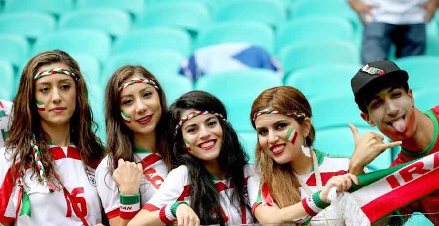 伊朗女球迷靓丽妖娆 不输欧美列强