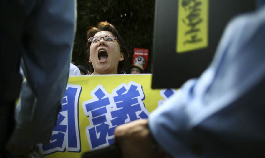 东京数千人抗议解禁集体自卫权(组图)