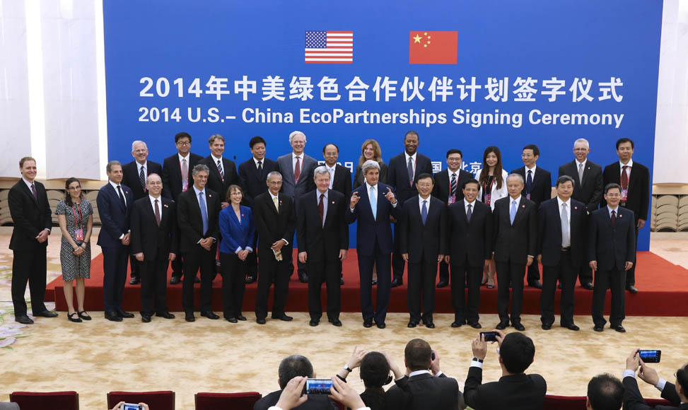楊潔篪與美國國務卿克裏共同出席2014年中美綠色合作夥伴計劃簽字儀式