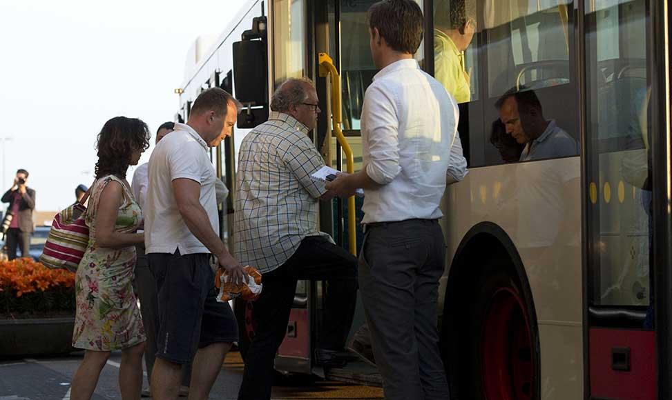 马航坠机乘客家属等待消息