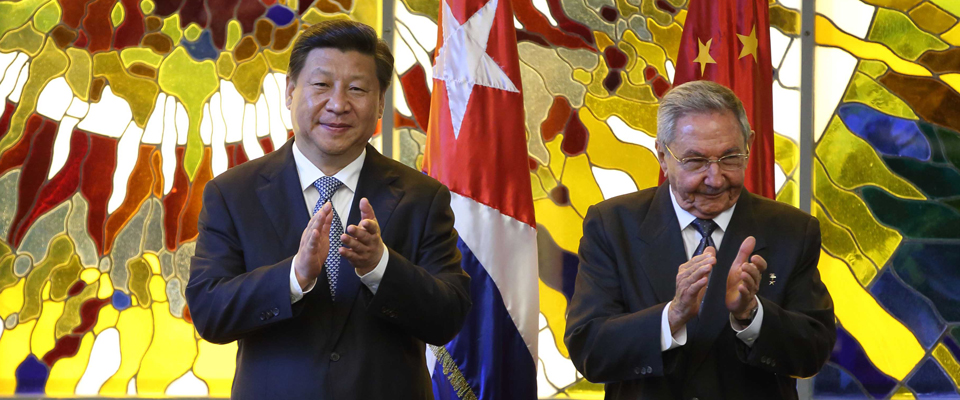 习近平与劳尔&middot;卡斯特罗共同出席签字仪式