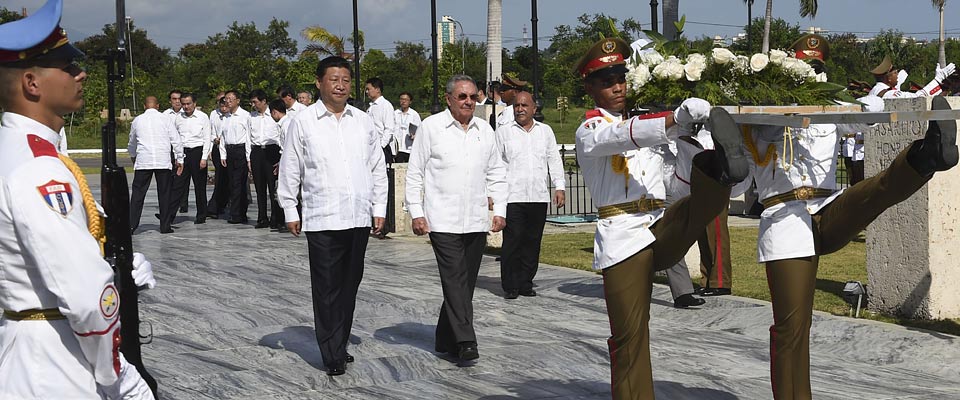 习近平向何塞&middot;马蒂墓献花圈