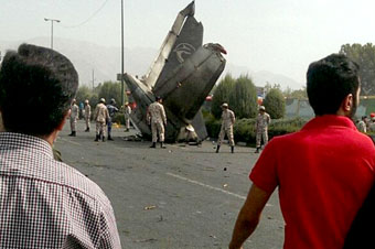 伊朗客机坠毁致40人丧生 或因发动机失灵
