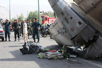 伊朗一架小型客机坠毁 至少40人遇难（高清组图）