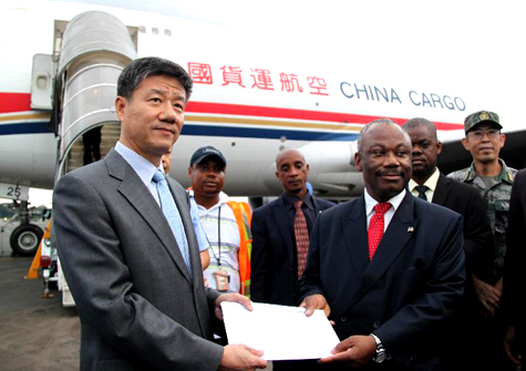 抗击"埃博拉" 中国援非赢赞誉