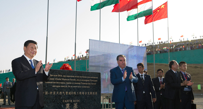习近平和塔吉克斯坦总统拉赫蒙共同出席中国－中亚天然气管道D线塔吉克斯坦境内段开工仪式