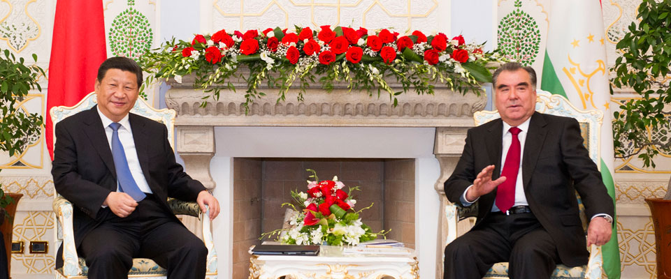習近平同塔吉克總統拉赫蒙舉行會談