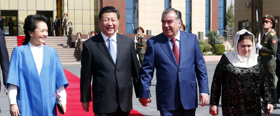 习近平结束对塔吉克斯坦国事访问 拉赫蒙总统夫妇专程到机场送行