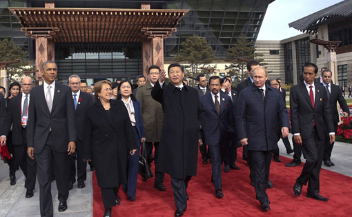 习近平等前往共植APEC亚太伙伴林