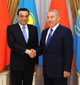 李克强会见哈萨克斯坦总统纳扎尔巴耶夫