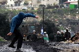 巴勒斯坦民众与安全部队发生冲突