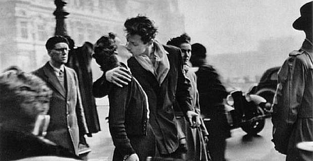 真情流露：摄影史上经典吻照