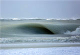 美寒冷天气再创纪录 海浪被冻