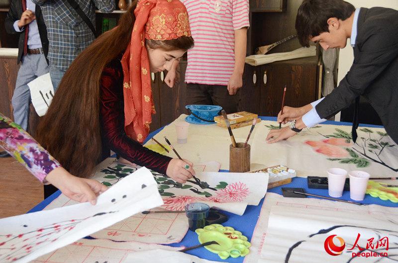 走进塔吉克斯坦：现在流行学汉语