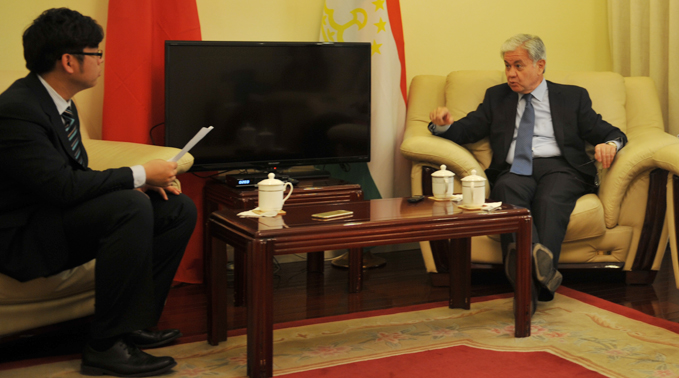 阿利莫夫：塔吉克斯坦关注中国“两会”