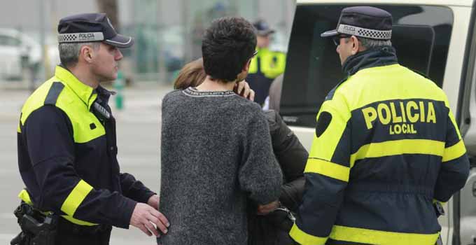 巴塞罗那机场接待失事客机乘客家属