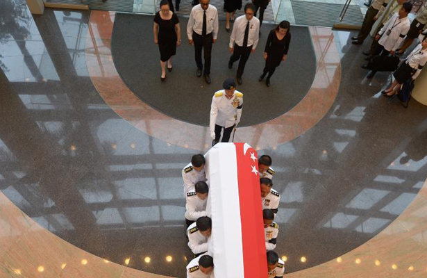 李光耀家人抵达国立大学文化中心