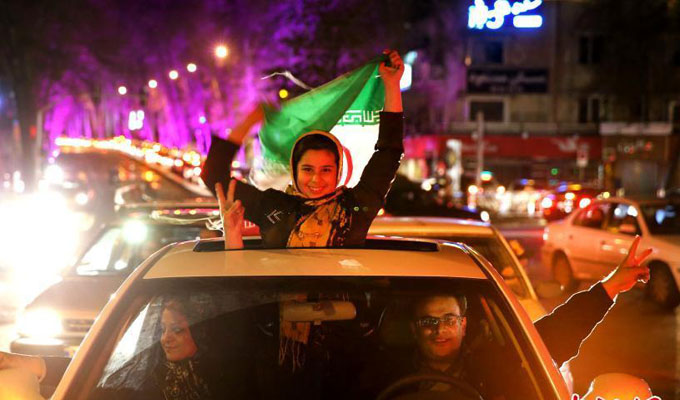伊朗核问题谈判达成框架性协议 民众街头欢庆