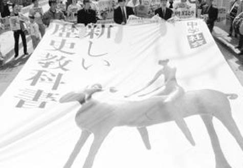 "洗白"罪行曝安倍病态历史观