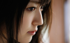 日本90后电眼萌妹铃木爱理制服秀