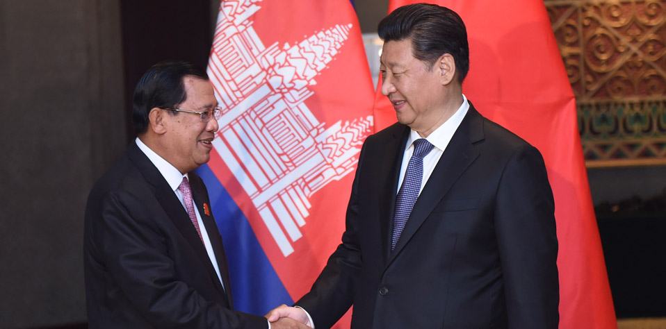 习近平会见柬埔寨首相洪森