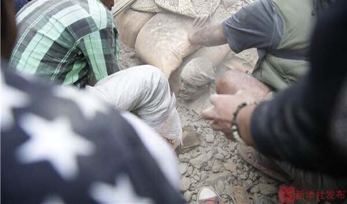 直击：加德满都救援现场（组图）