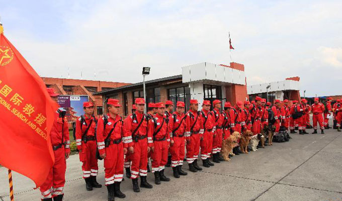 中国国际救援队抵达尼泊尔首都加德满都