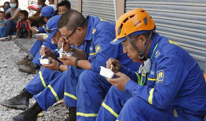 尼泊尔地震：救灾一线的国际劳动者