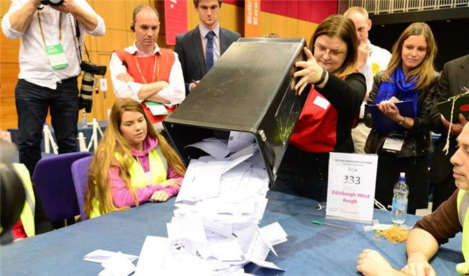 英国大选：出口民调显示保守党赢得最多席位