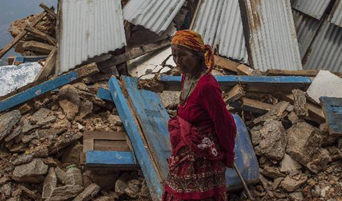 留守偏远山区的尼泊尔灾民