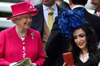 英皇家赛马会开幕 女王靓丽登场