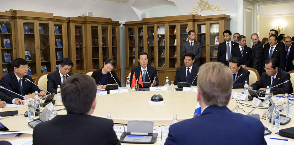 张高丽同舒瓦洛夫共同主持中俄投资合作委员会第二次会议