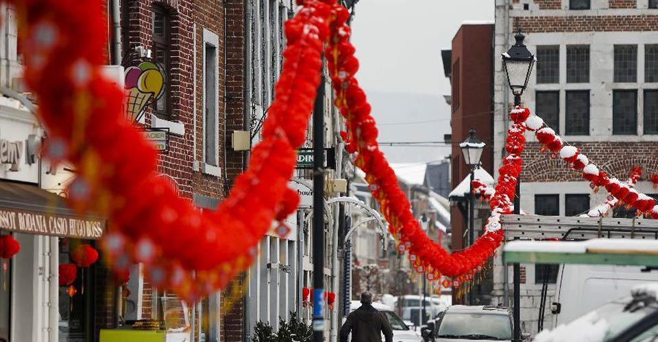 比利时小城：满城尽是红灯笼