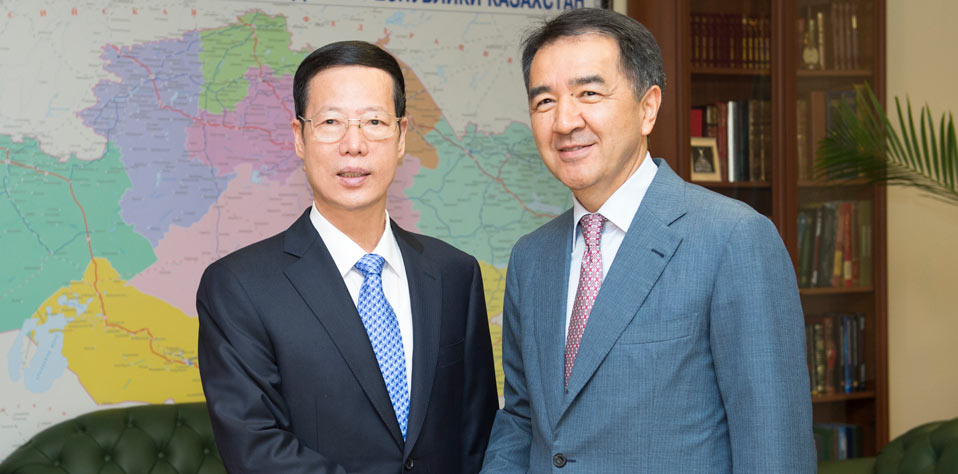 张高丽与哈萨克斯坦第一副总理萨金塔耶夫举行会谈