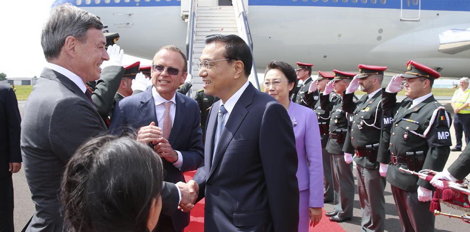 李克强抵达布鲁塞尔出席第十七次中欧领导人会晤