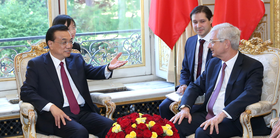 李克强会见法国国民议会议长巴尔托洛内