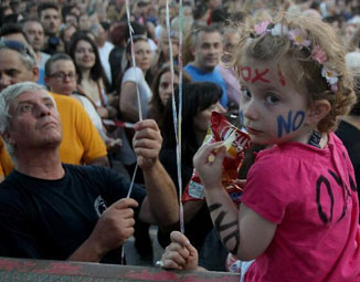 希腊选民:公投就像"选择从手腕或手臂截肢"