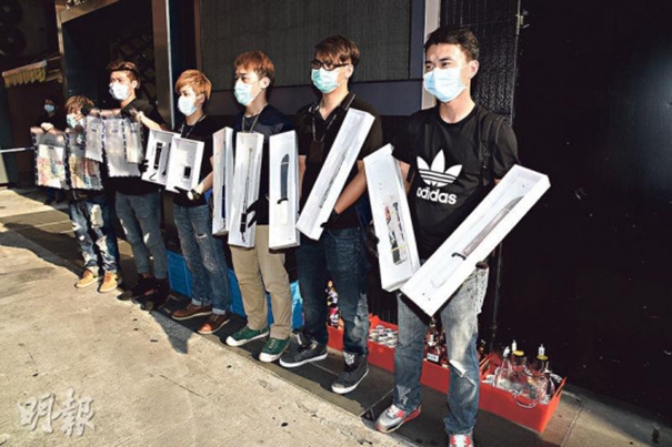 香港警方全港反黑扫毒 再拘15人破武器库