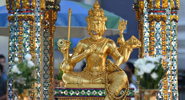 曼谷四面佛重新开放 民众悼念逝者