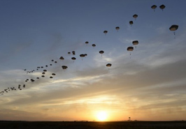 北约针对俄启动空降大演习