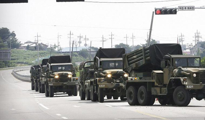 韩军大量重型武器向朝韩边界涟川郡调动