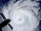 日本宇航员太空拍摄"魔鬼"台风