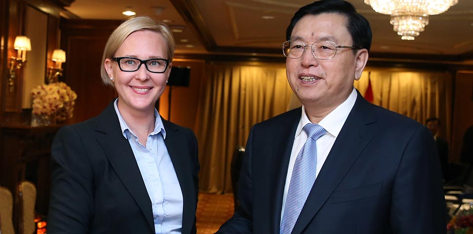 张德江会见芬兰议长洛赫拉