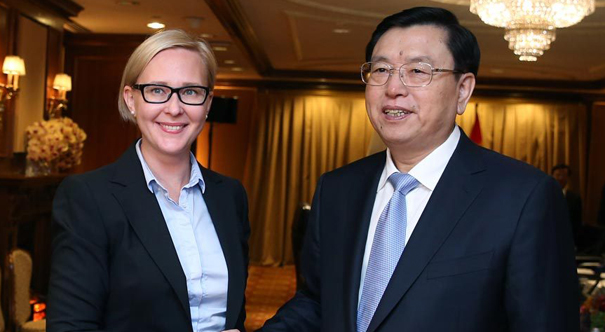 张德江会见芬兰议长洛赫拉