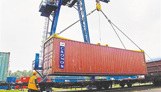 中欧国际铁路货运班列开通 全程约9800公里