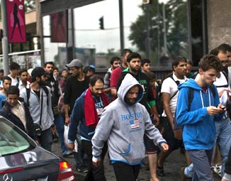 难民潮撕裂欧洲